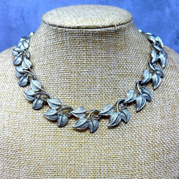 Coro Jewelry - Coro Vintage Mid Century Silver Leaf Chocker​
